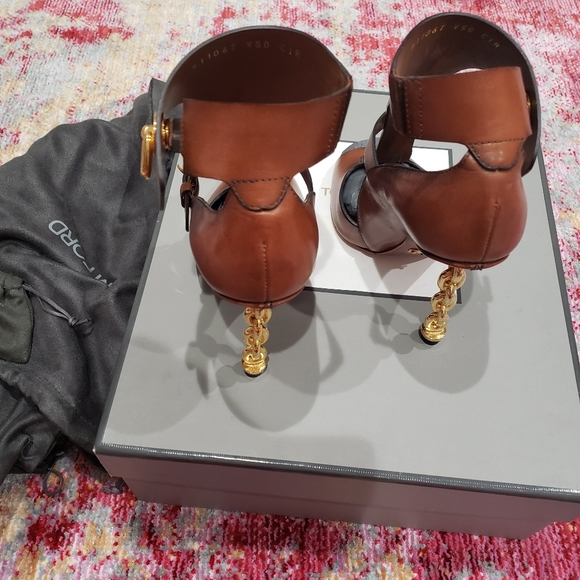 RARE Tom Ford 24k Chain heels - Picture 5 of 8